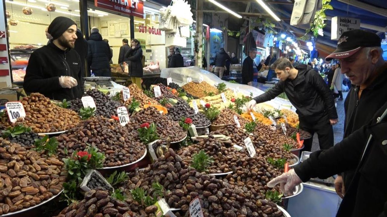 Bursa'da hurma fiyatları cep yakıyor