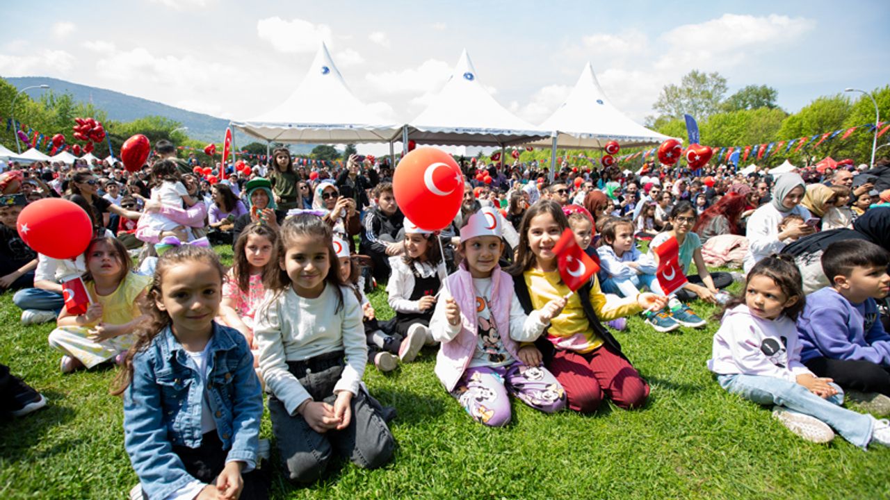 Bursa'da çocuklar çifte bayram yaşadı