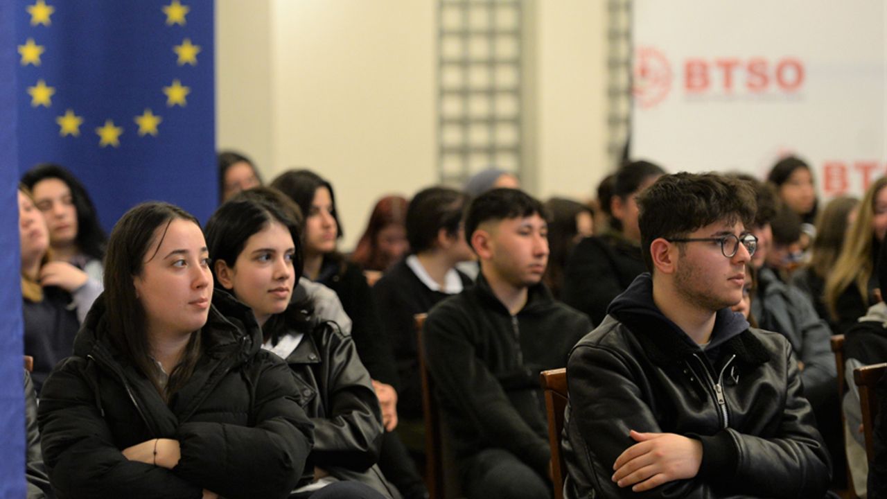 Bursa'daki gençlere Avrupa'da eğitim kapısı