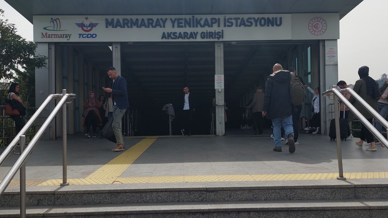 Marmaray'da intihar! Raylarına atladı