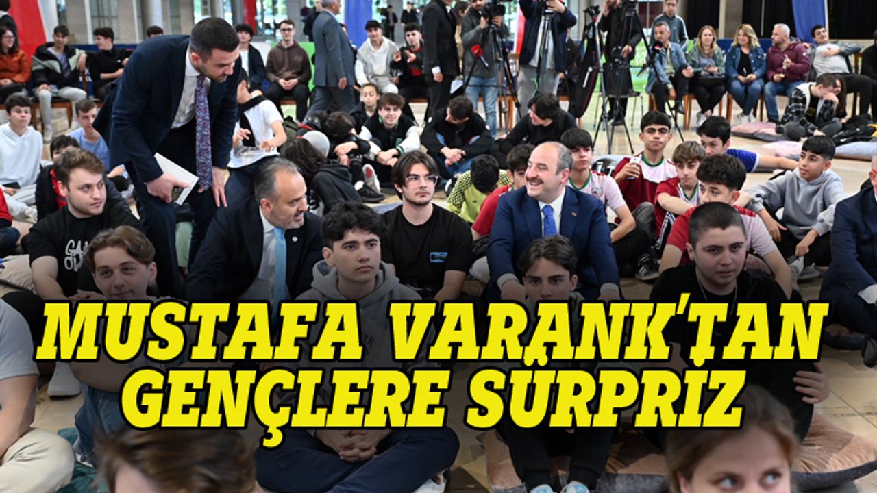 Mustafa Varank gençlere sürpriz yaptı