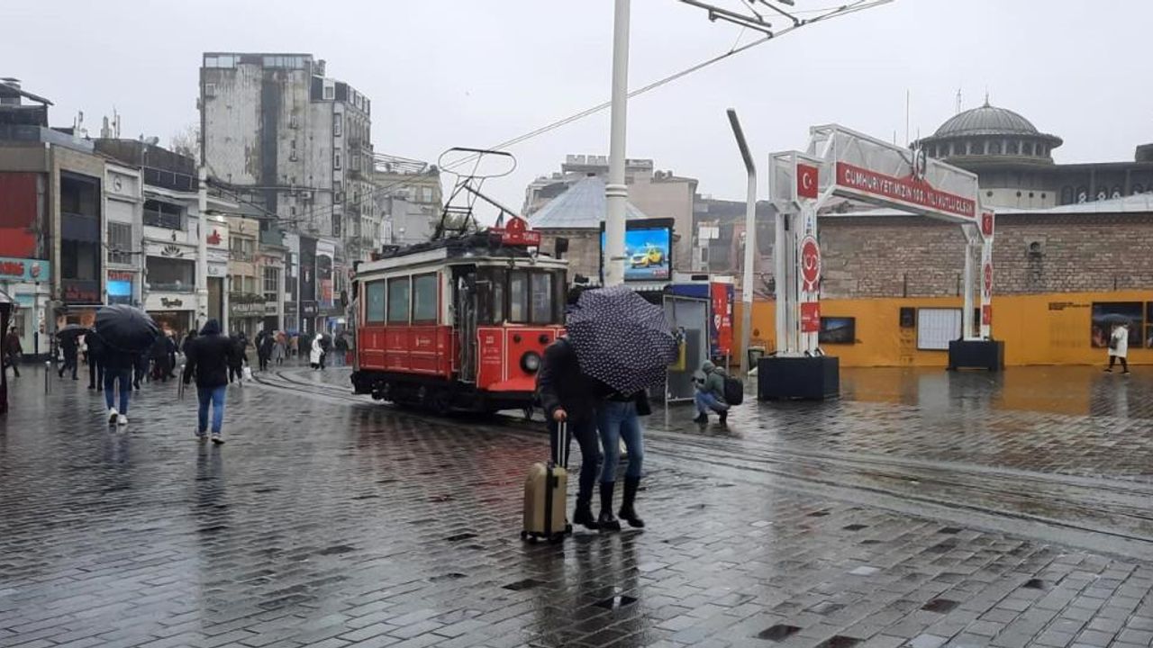 Taksim'de yürümekte zorluk çektiler