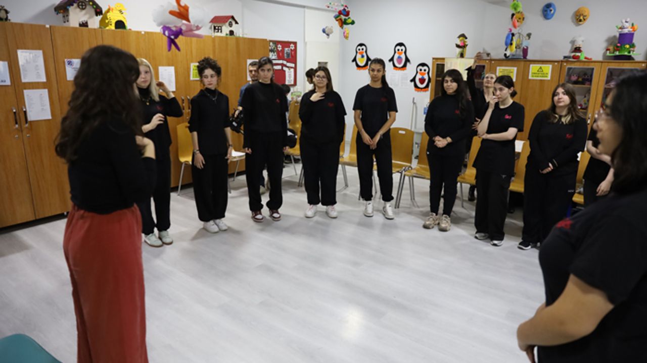 Lise öğrencilerine kadına şiddet eğitimi