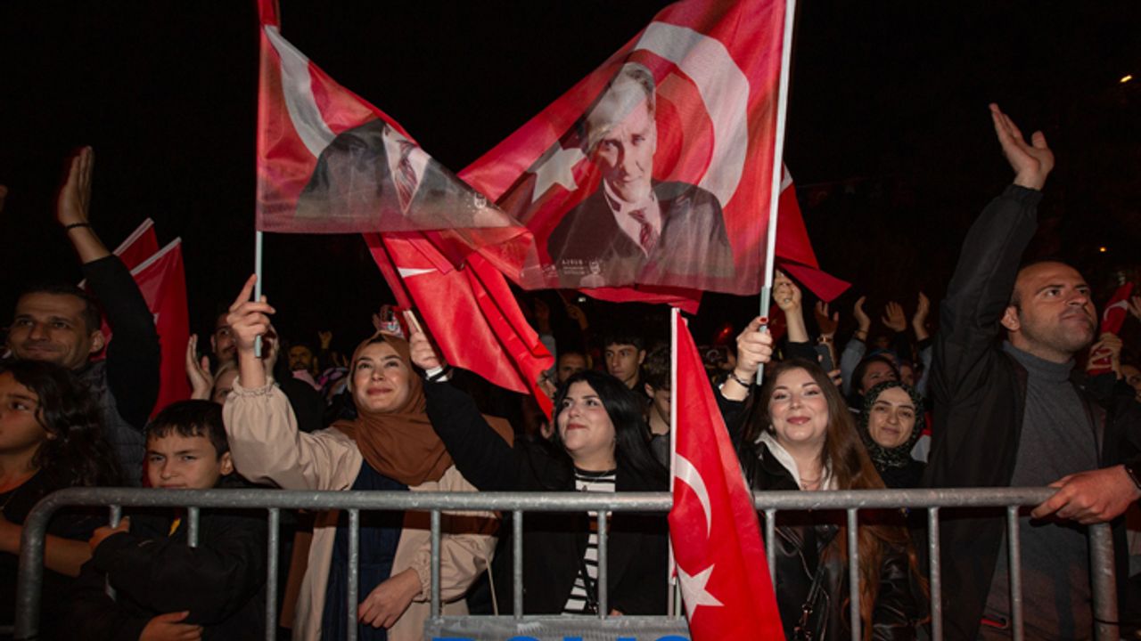 Bursa'yı Cumhuriyet coşkusu sardı