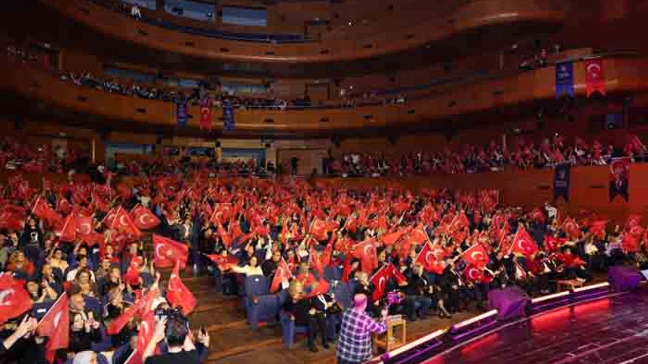 Bursa'da kadınların Cumhuriyet coşkusu