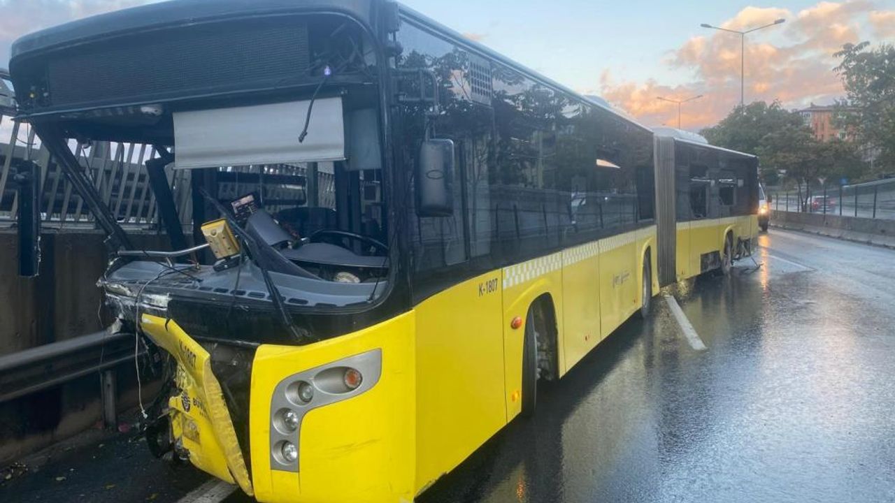 Alkollü otobüs şoförü bariyerlere çarptı