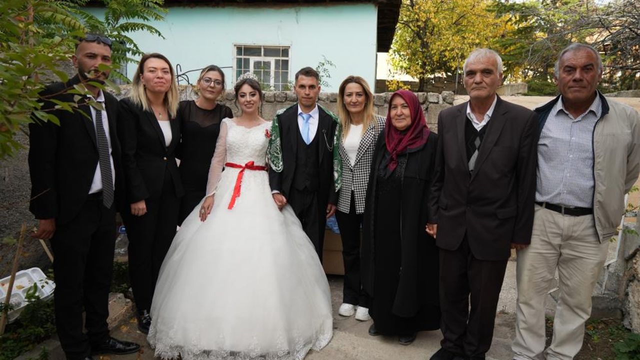 Hac parasıyla  gençleri evlendirdiler