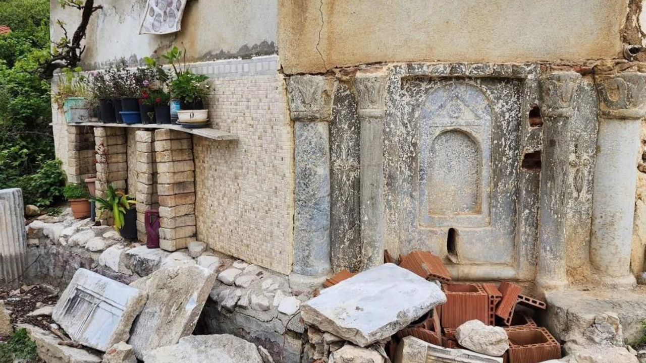 Bizans çeşmesine tahrip ettiler!