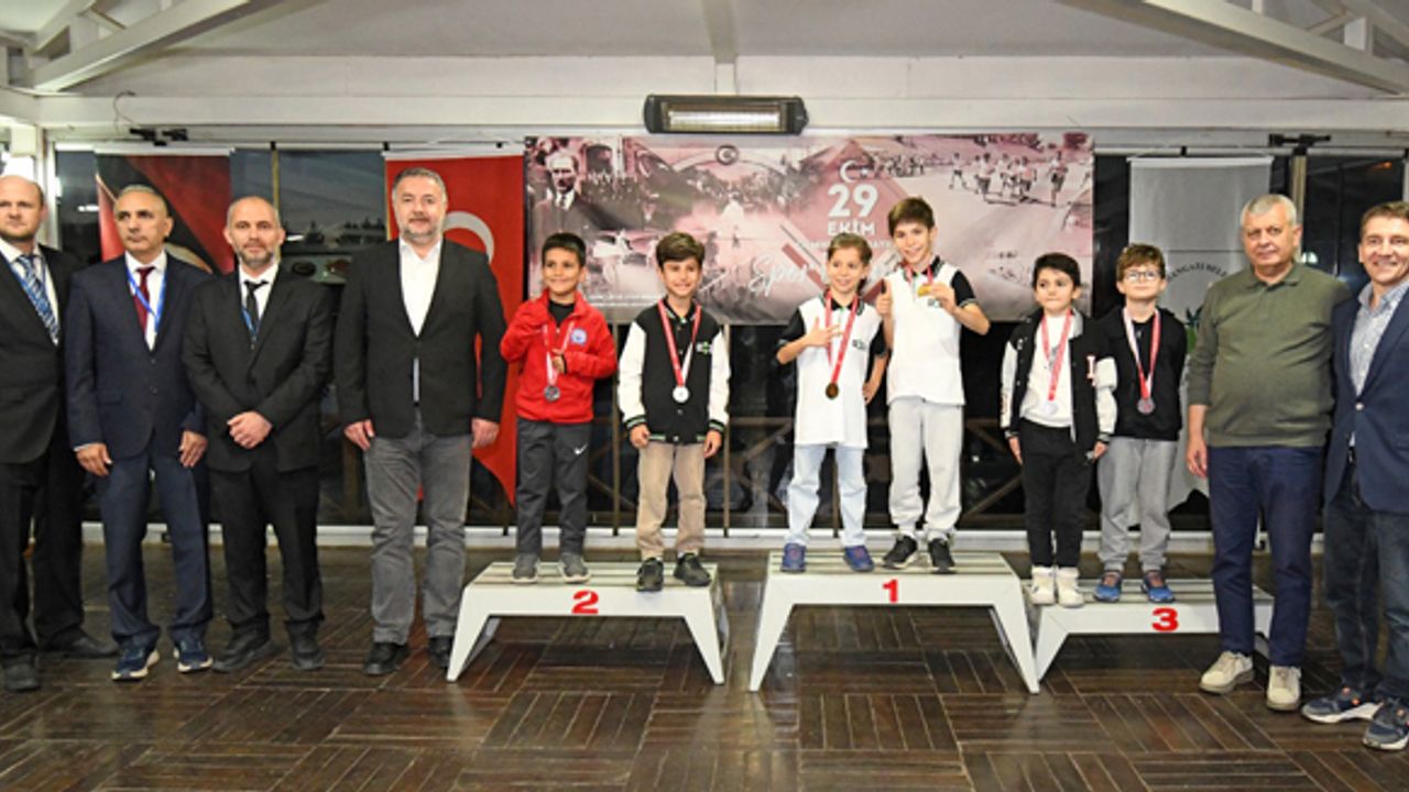 Satranç ustaları ödüllerini aldı