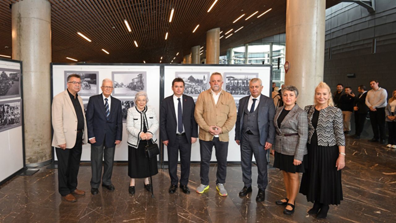 'Cumhuriyet ve Bursa' fotoğraf sergisi açıldı