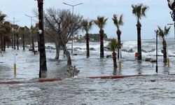 İskenderun'da deniz taştı!