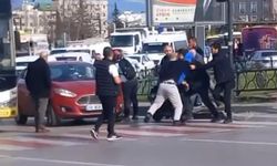 Bursa'da sürücüler yaya geçidinde kavga etti!