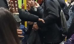 Bursa'da metroya dadanan müzisyenler tepki çekiyor