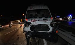 Feci kaza, ambulans otomobile çarptı