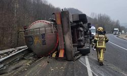 Tanker devrildi, sızan asit dere suyuna karıştı!