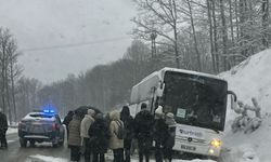 Uludağ'da turist otobüsü yan yattı!