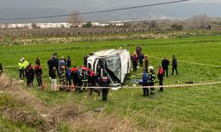 Denizli'de öğrencileri taşıyan midibüs kaza yaptı!