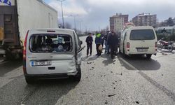 Bursa'da feci kaza, aracın içinde sıkıştı