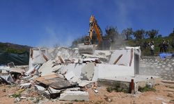 Osmangazi Belediyesi tarım alanlarına yapılan kaçak binaları yerle bir etti