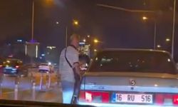 Aracın önünü kesti, camı yumrukladı