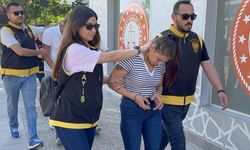 Psikopat kadın ablasını bıçaklayarak katletti