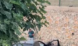 Su kanalında otomobil çarptı, can verdi