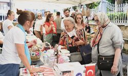 Kadınlar ürettiklerini bu sokakta satıyor