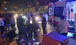 Bursa'da otomobil sepetli araca çarptı, 3 kişi yaralandı