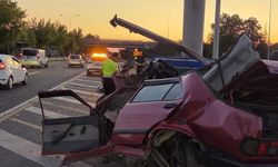 Bursa'da feci kaza, araç paramparça oldu