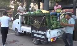 Vatandaşa ücretsiz karpuz dağıttı