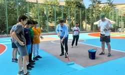 Erkan Aydın kolları sıvadı, basketbol sahasını boyadı
