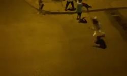 Böyle komşuluk mu olur? Kaldırım taşıyla saldırdı