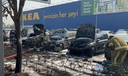 Bursa'daki AVM'de araçlar küle döndü