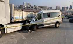 Öğrencileri taşıyan minibüs tıra çarptı, ölü ve yaralılar var!
