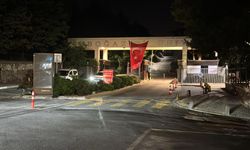 Üniversitede kızı kafasından vurdu!