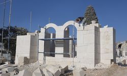 Depremde yıkılmıştı, o cami ayağa kalkıyor