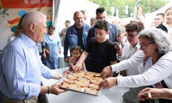 Mustafa Bozbey tahinli pide ikram etti