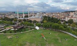 Bursa'da Gazze için altıköşe uçurdular