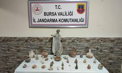 Defineciler jandarmaya yakalandı