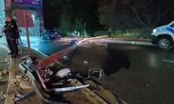 Alkollü sürücü direğe çarptı, kayıplara karıştı