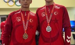 Güreşçiler Bursa'ya madalya ile döndü