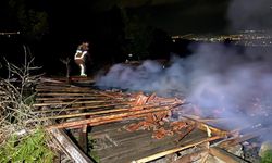Tarlada yangın çıktı, barakalar küle döndü