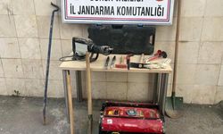 Defineciler  Jandarma'ya yakalandı
