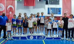 Osmangazili Badmintoncular madalyaları topladı