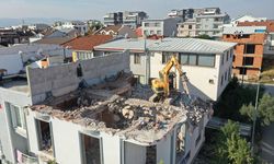 Osmangazi'de kaçak yapı yerle bir edildi