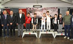 Satranç ustaları ödüllerini aldı