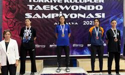 Osmangazili taekwondocuların madalya sevinci