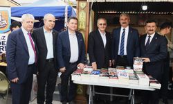 Yazarlar ve gazeteciler  Osmangazi Meydanı'nda buluştu