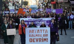 Kadınlar şiddetsiz dünya için yürüdü