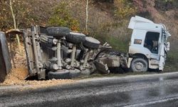 Bursa'da tır kontrolden çıkıp yan yattı